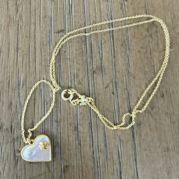 Tory Burch KIRA  Heart Mother of Pearl Chain Necklace NWT - Picture 3 of 3